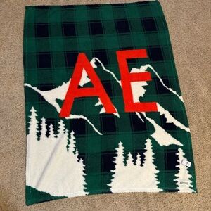 American Eagle Outfitters holiday blanket fleece Christmas throw 45” x 62” NWT